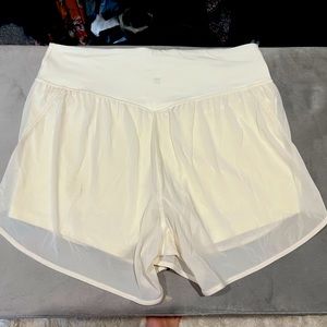 Lululemon Nulu and mesh high rise yoga short. 3.5 in - size 12 - Ivory